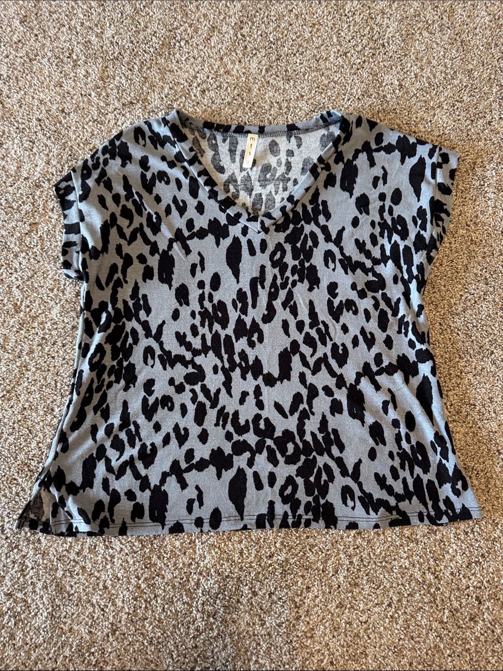 mts Short Sleeve V-Neck Animal Print Top - Black and Gray